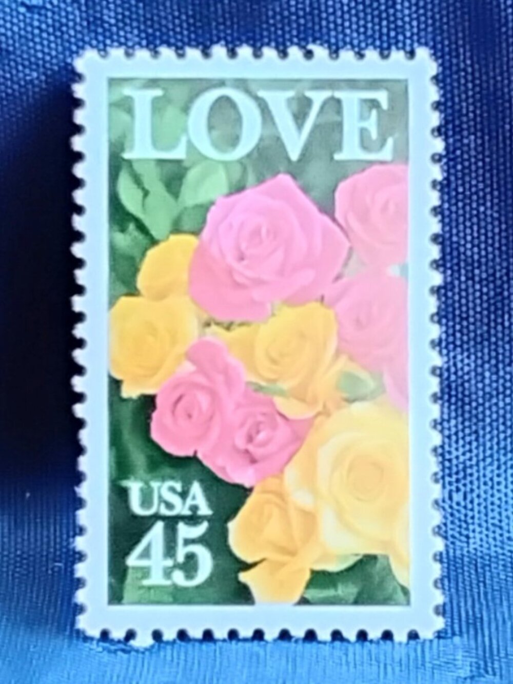 Uncirculated USA 1988 Flowers Love 45 Cent Stamp!!